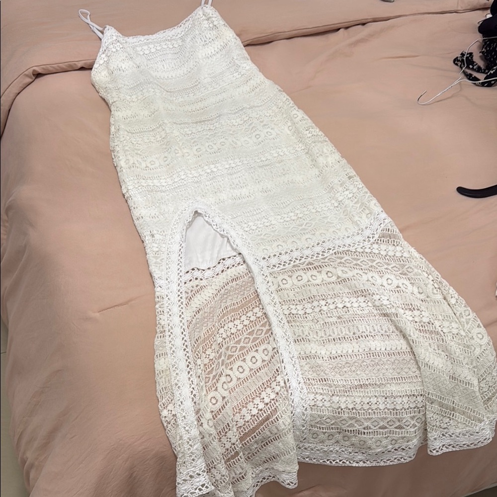 Lulu's White Lace Midi Dress (Never worn✨)